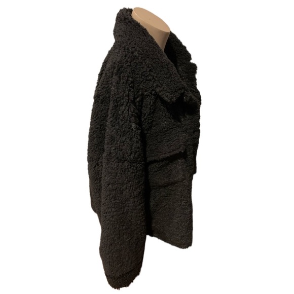 NWT Banana Republic Cropped Sherpa Trucker Jacket in Black - Picture 10 of 14